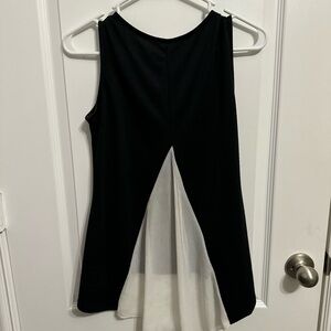 finn & clover Black and White Sleeveless high low top